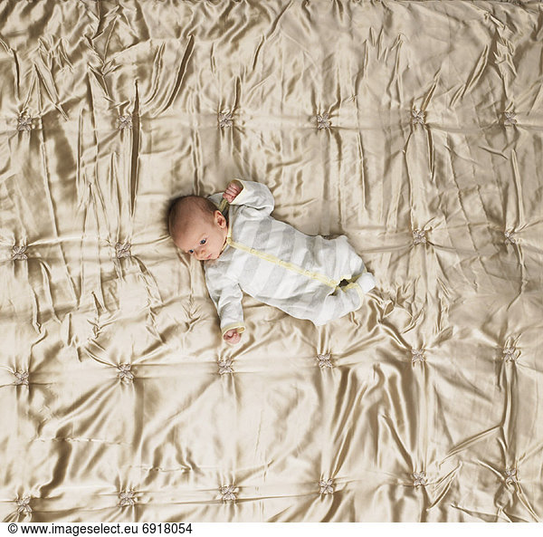 Neugeborenes  neugeboren  Neugeborene  Bett  Baby