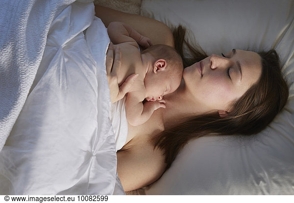 Neugeborenes neugeboren Neugeborene Bett schlafen Mutter - Mensch Baby