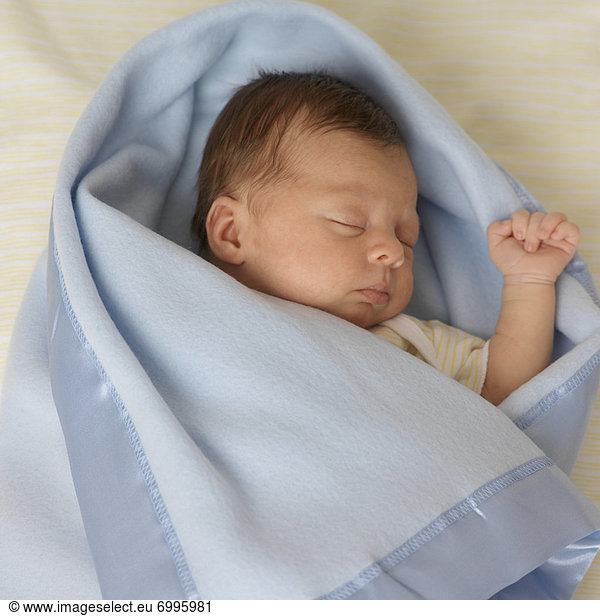 Neugeborenes  neugeboren  Neugeborene  Decke  schlafen  Verpackung  Mädchen  umwickelt