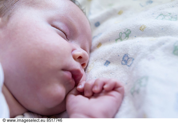 Neugeborenes neugeboren Neugeborene Europäer Bett schlafen