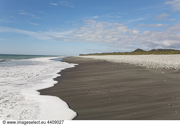 Neuseeland  Südinsel  Westküste  Blick auf den leeren Gillespies Beach