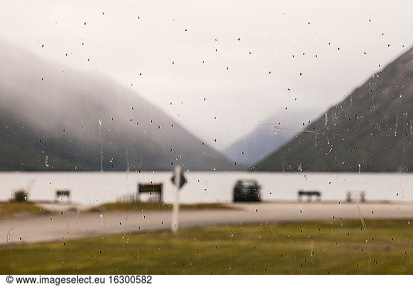 Neuseeland  Tasmanischer See  Rotoroasee  Campingplatz am See  Sandfliegen am Fenster
