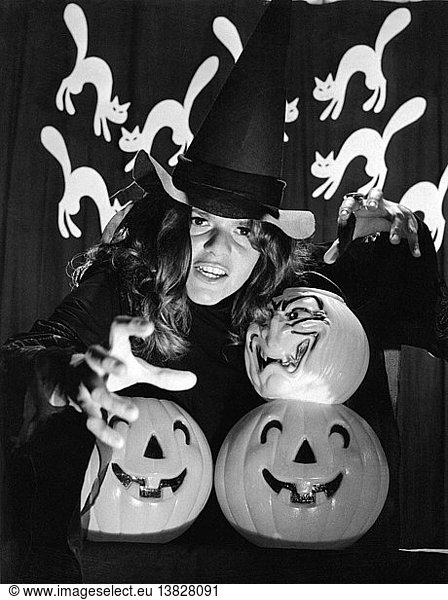 New York New York: 1970 CBS television actress Drinda La Lumia gets into the spirit of Halloween with cats and pumpkins.