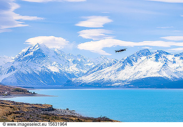 New Zealand  South Island  Scenic mountainous landscape of Lake Pukaki