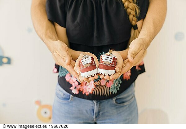 Newborn concept with couple