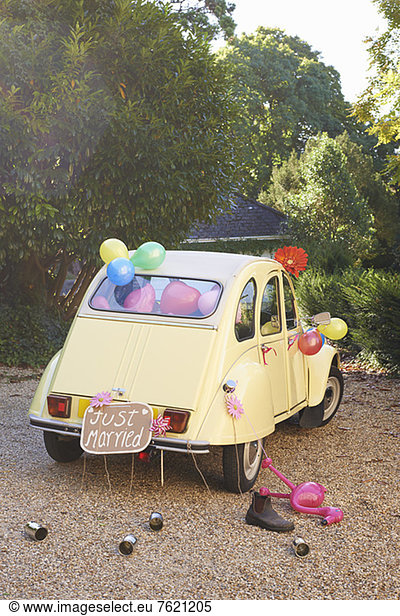 Newlywed's car decorated with balloons