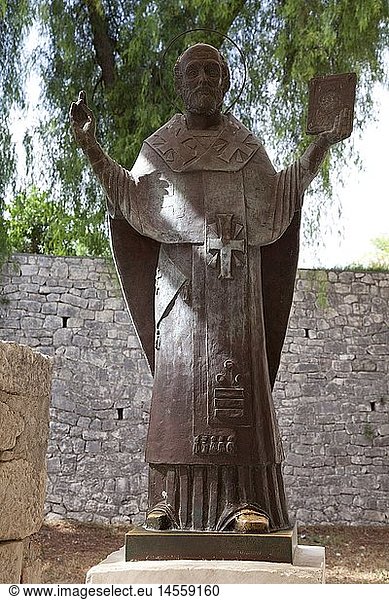 Nikolaus von Myra  um 285 - um 350  Heiliger  Schutzpatron der Seefahrer  Ganzfigur  Statue  Demre  Myra  TÃ¼rkei