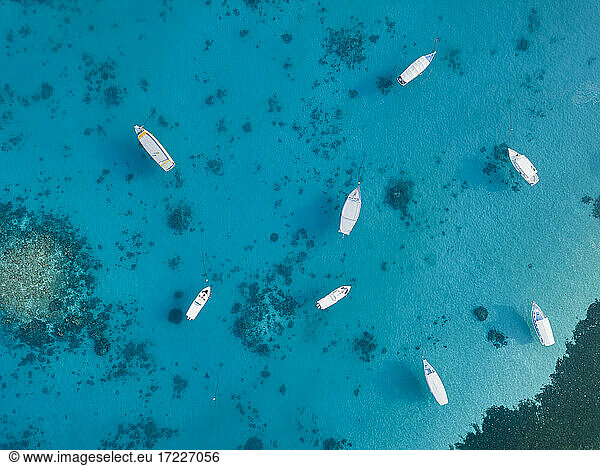 Nord Male Atoll  Huraa Insel  Luftaufnahme von Booten auf blauem Wasser