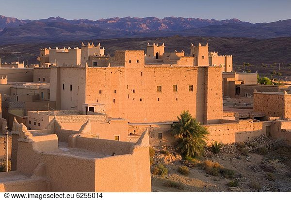 Nordafrika entfernt Berg Abend baden Beleuchtung Licht Afrika Kasbah Marokko