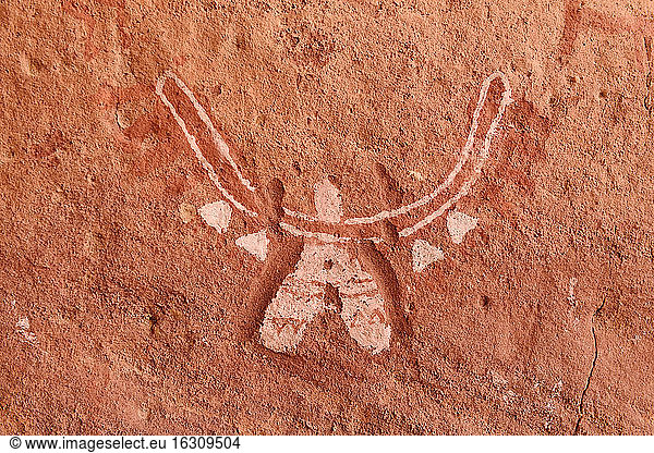 Nordafrika  Sahara  Algerien  Tassili N'Ajjer National Park  Tadrart  neolithische Felskunst  Felsmalerei eines adlerähnlichen Wesens