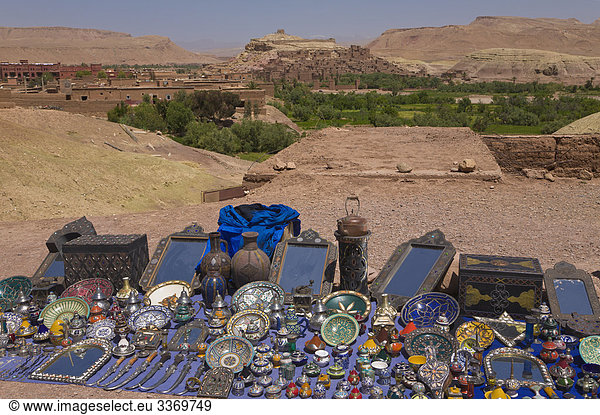 Nordafrika zeigen Berg Mensch Menschen Landschaft Gebäude Großstadt Wüste Querformat Souvenir befestigen UNESCO-Welterbe Afrika Ait Benhaddou Kasbah Ksar Marokko Schlamm Ouarzazate