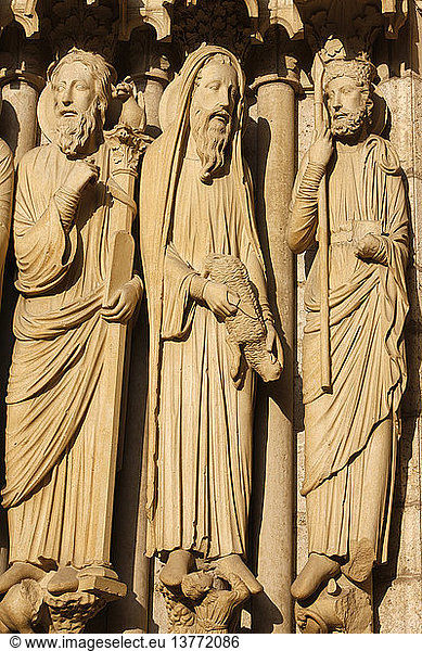 Nordtor der Kathedrale Notre-Dame von Chartres Skulpturen von Moses  Aaron und Samuel oder König David