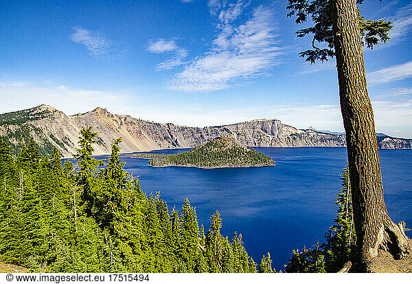 North America  USA  Oregon  Crater Lake National Park  Wizard Island  Crater Lake