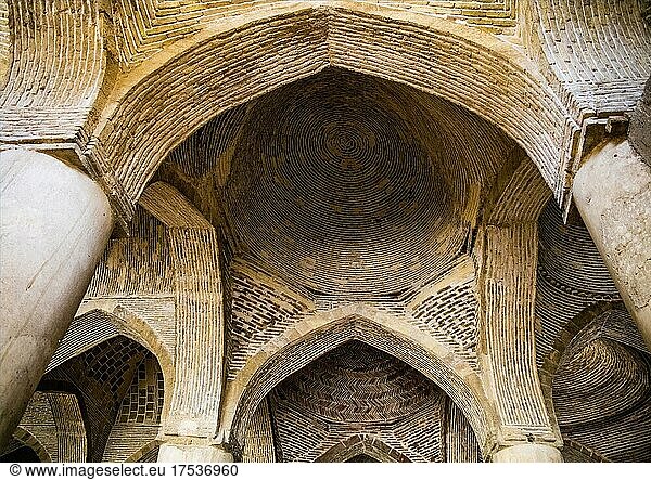 North Ivan Pillared Hall  Friday Mosque  Masjid-e Jomeh  Isfahan  Isfahan  Iran  Asia