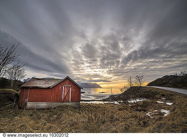Norway  Lofoten  Sundown at the coastline of Vestvagoy