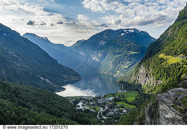 Norway  More og Romsdal  Scenic view of secluded village in Geiranger Fjord