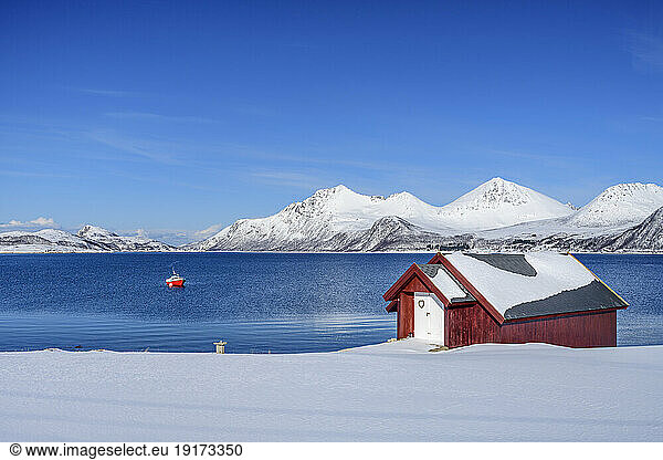 Norway  Troms og Finnmark  Secluded hut on shore of Nordfjord