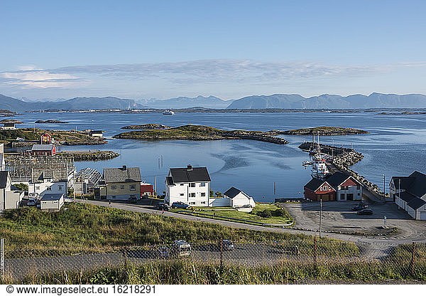 Norwegen  Hafen eines Fischerdorfes