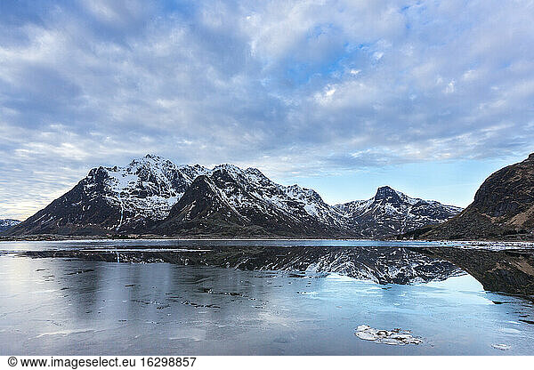 Norwegen  Lofoten  Küste von Vestvagoy