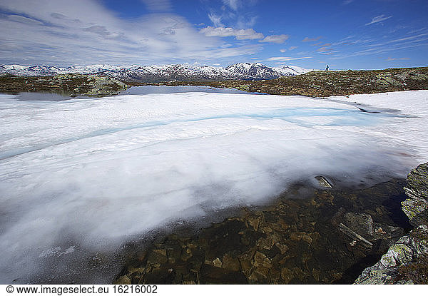 Norwegen  Lustrafjord in Wolken gehüllt