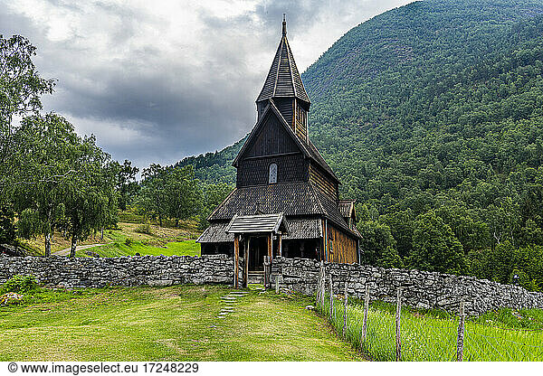 Norwegen  Lustrafjorden  Unesco-Welterbe Urnes Stabkirche