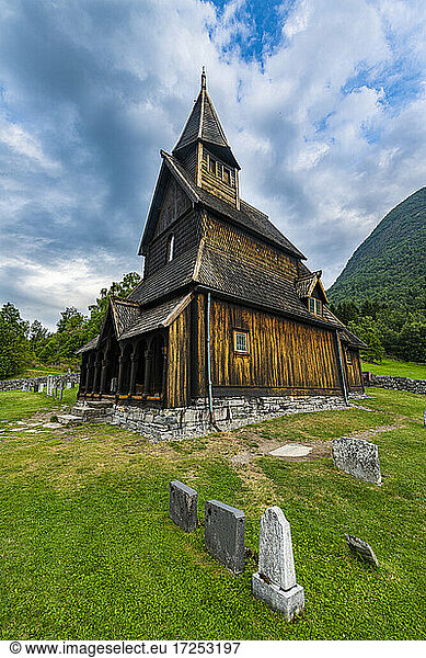 Norwegen  Lustrafjorden  Unesco-Welterbe Urnes Stabkirche