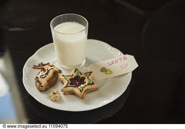Note to Santa with milk and cookies