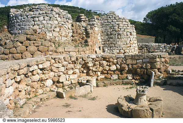 Nuraghe di Palmavera  aus dem 13. Jahrhundert v. Chr.  in der Nähe von Alghero  Nurra Provinz  Sardinien  Italien  Europa