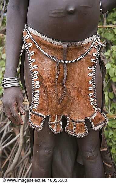 Nyangatom-Frau mit Lendenschurz  Bume  Buma  Bumi  stamm  -Stamm  Omo-Tal  Äthiopien  Afrika