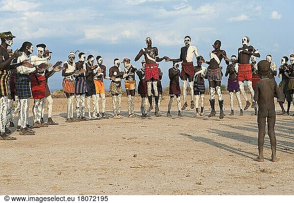 Nyangatom-Stamm  Zeremonie  Volkstanz  Volksstamm  Bume  Buma  Bumi  stamm  Tanzfest  Omo-Tal  Äthiopien  Afrika