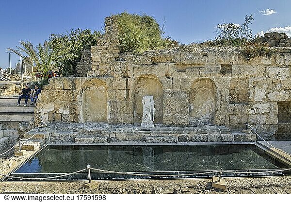 Nymphäum  öffentlicher Brunnen  Ausgrabungsstätte Cäsarea  Israel  Asien