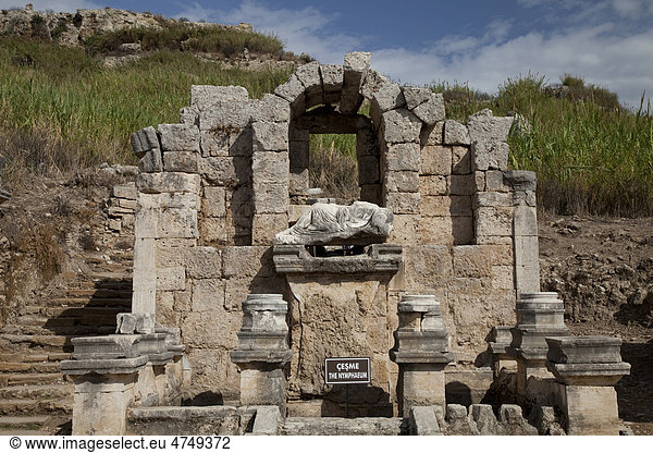 Nymphaeum  Kultstätte der Nymphen  antike Ausgrabungsstätte Perge  Antalya  Türkische Riviera  Türkei  Asien