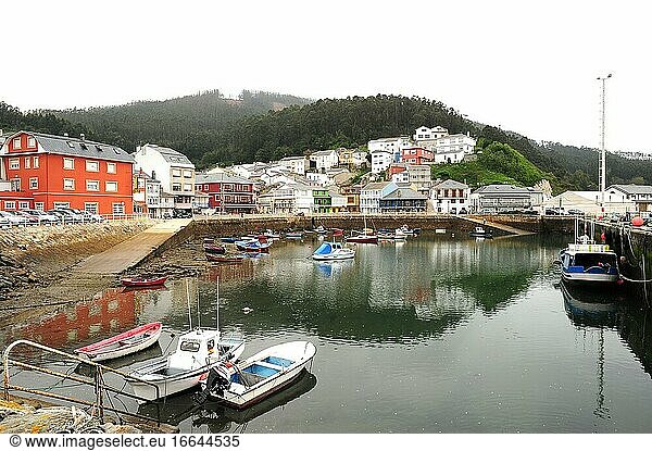 O Barqueiro  Hafen und malerischer Ort bei Ebbe. Gemeinde Ma?on  Provinz A Coru?a  Galicien  Spanien.