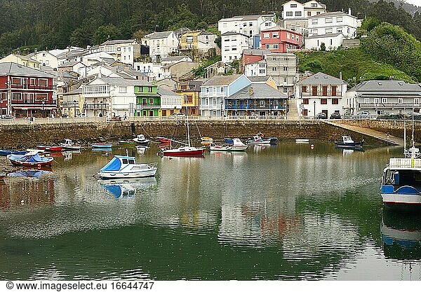 O Barqueiro  Hafen und malerischer Ort bei Flut. Gemeinde Ma?on  Provinz A Coru?a  Galicien  Spanien.