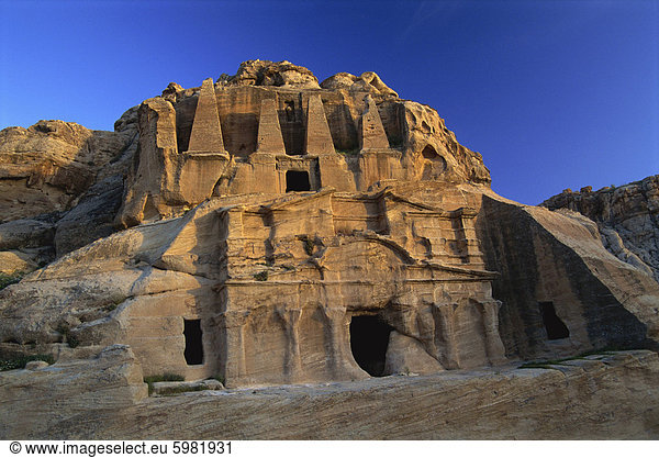 Obelisk Grab und Bab Es-Siq Tricinium Grab  Petra  UNESCO World Heritage Site  Jordanien  Naher Osten