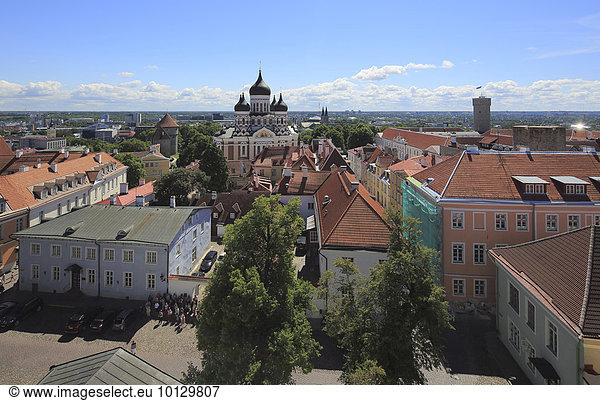 Oberstadt mit Alexander-Newski-Kathedrale Aleksander Nevski Katedraal  gesehen vom Turm des Doms Toomkirik  Tallinn  Estland  Europa