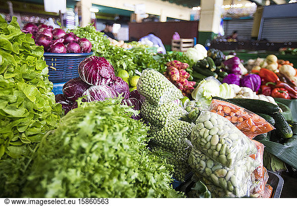 Obst und Gemüse auf dem lokalen Markt.