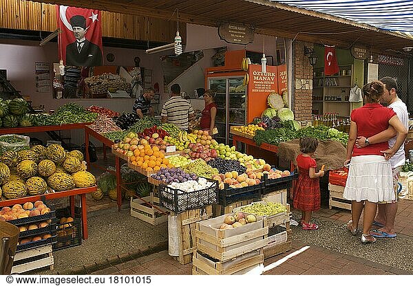 Obststand auf dem Markt von Fethiye  türkische Ägäis  türkische Ägäis  Türkei  Asien
