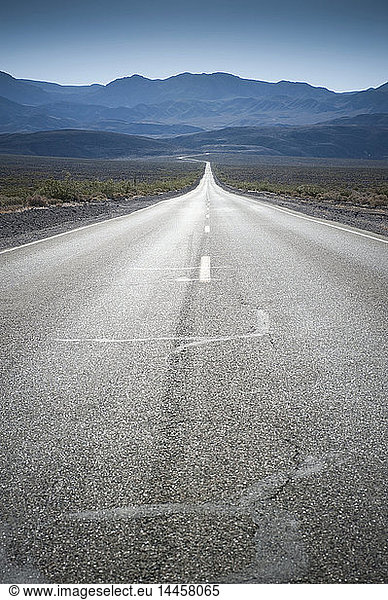 Offene Straße  Death Valley  Kalifornien  Vereinigte Staaten