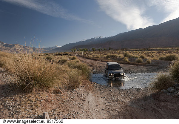 Offroadfahrzeug in den Anden