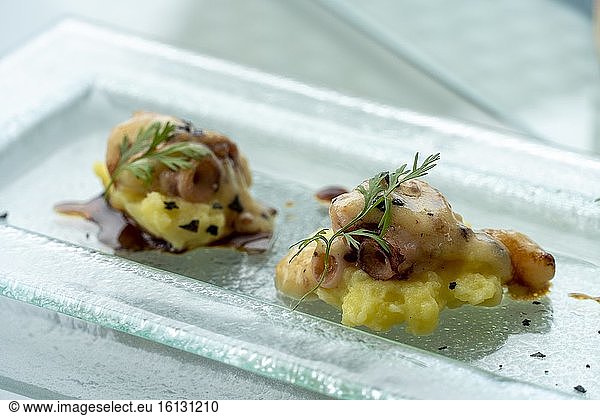 Oktopus mit Kartoffelpüree Gourmet-Vorspeise Spanien.