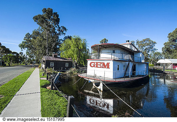 Old steam boat on the Murray river  Swan hill  Victoria  Australia