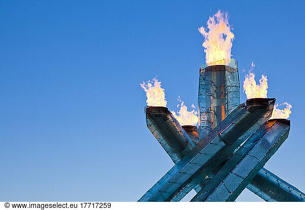 Olympische Flamme  Vancouver Convention Centre Plaza  Vancouver  British Columbia  Kanada