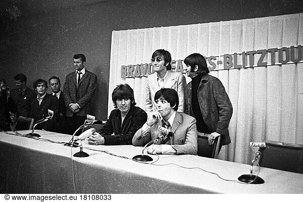 On their lightning tour  here in Essen on 25. 6. 1966 in the Gruga  the Beat group The Beatles were received by the media and enthusiastic supporters  Germany  Europe
