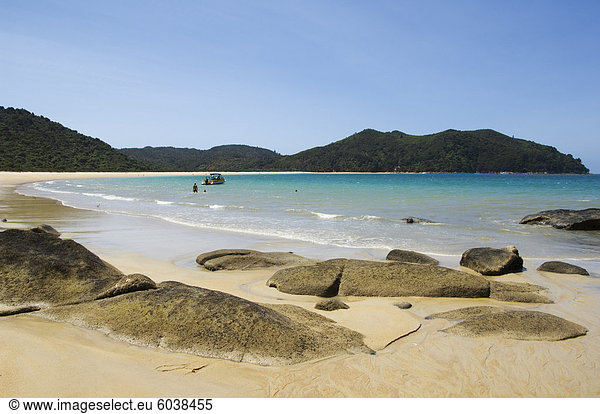 Onetahuti Beach im Abel Tasman National Park der kleinste Nationalpark des Landes benannt nach dem niederländischen Entdecker als ersten Europäer Neuseeland 1642 Nelson Südinsel Neuseeland Pazifik