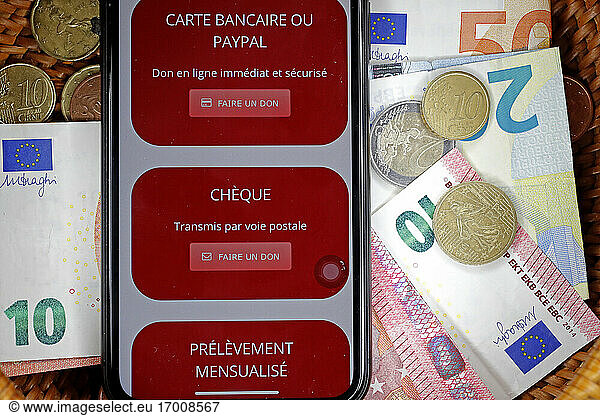 Online funding on smartphone to support the church. France.
