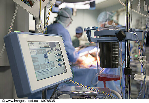 operating room device used in cardiac surgery