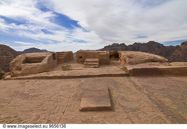 Opferaltar oberhalb der Ruinen der Stadt Petra  Jordanien  Vorderasien  Asien