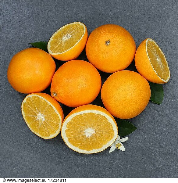 Orangen Orange Frucht Früchte Schieferplatte von oben Aufsicht