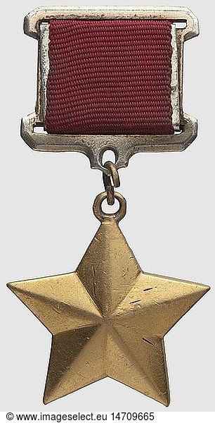 ORDEN SOWJETUNION  Medaille 'Goldener Stern' zum Held der Sowjetunion  Gold  rÃ¼ckseitig TrÃ¤gernummer '1871' (Verleihung 1943). An der Tragespange  Schraubscheibe fehlt  getragener Zustand. Dazu beiliegende  ausfÃ¼hrliche Biographie des TrÃ¤gers